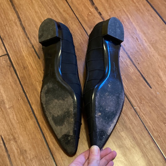 Salvatore Ferragamo Women's Black Pointy toe Flats - Picture 2 of 5